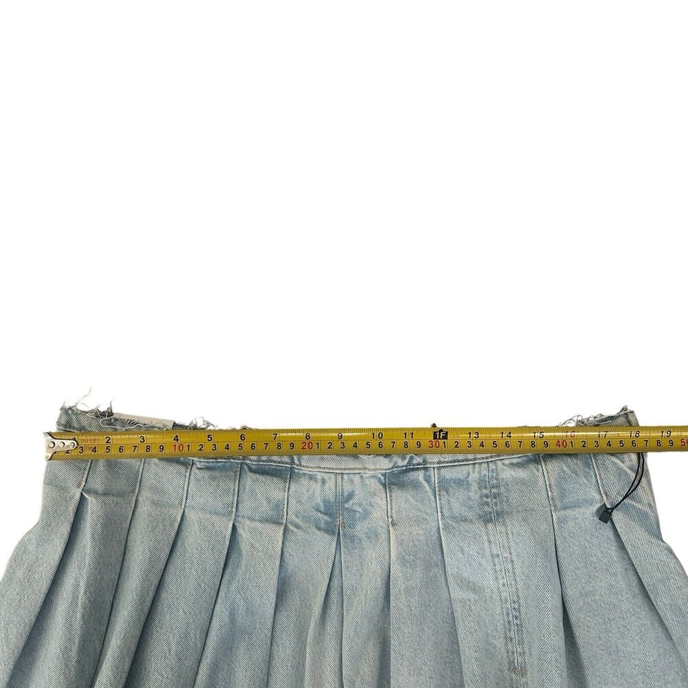 NEW Zara Box Pleat Denim Mini Skirt Side Zip Raw Hem Light Wash Size Large - Picture 8 of 11